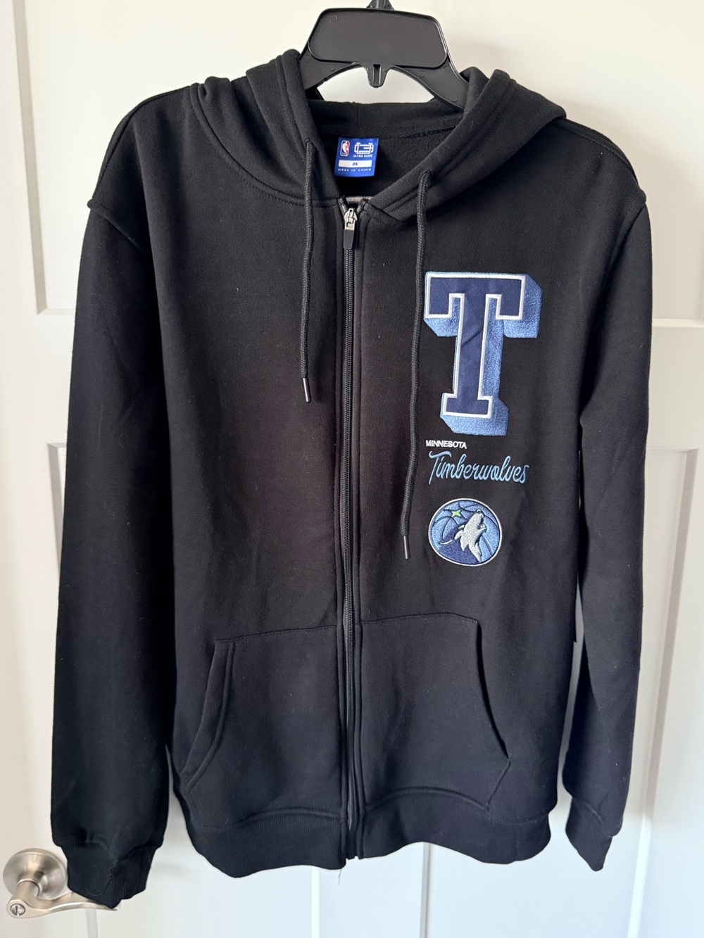 Minnesota Timberwolves Black Zip-Up Hoodie size Medium NWT